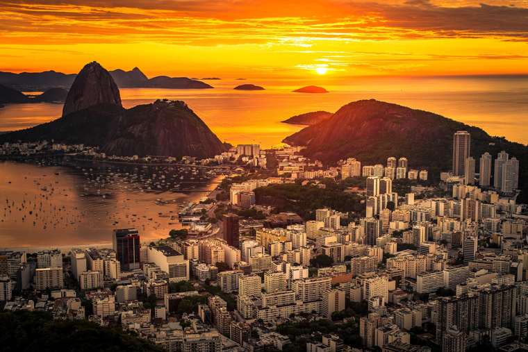 Rio de Janeiro at sunset representing risk, cycles and asymmetric credit outcomes